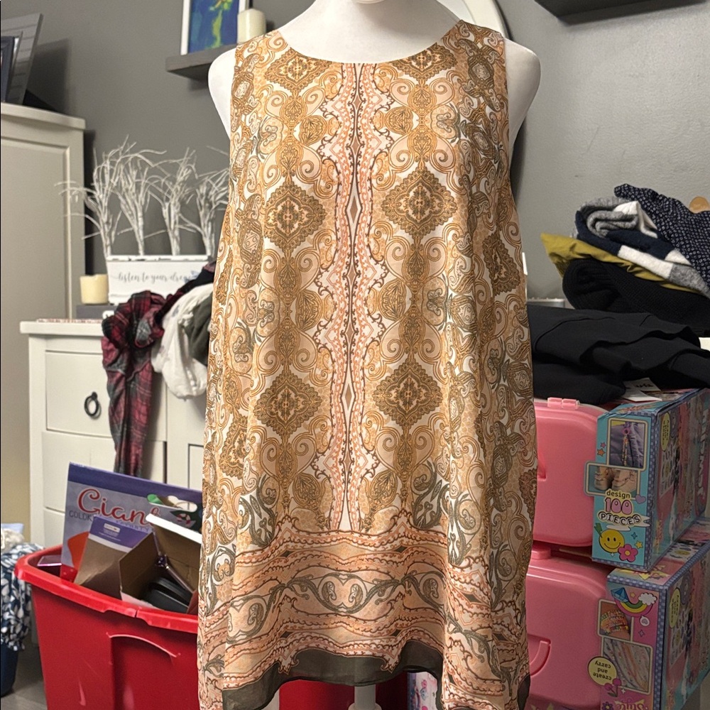 Elegant Sleeveless Patterned Top